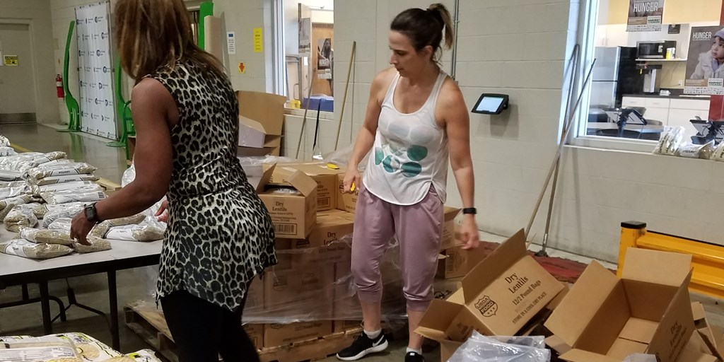 Court Employees Volunteer At Foodbank